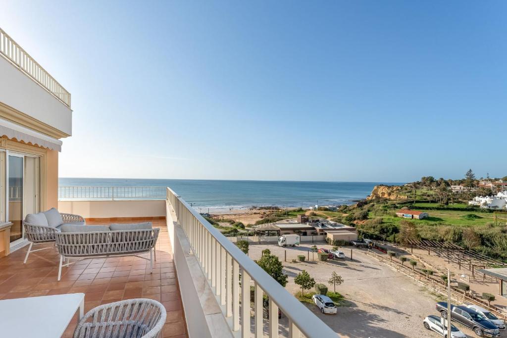 Panoramic Ocean View Balcony 2 BDR by LovelyStay