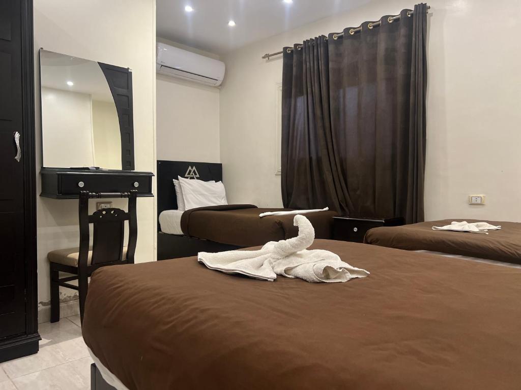 Postel nebo postele na pokoji v ubytování Magic Pyramids Hotel