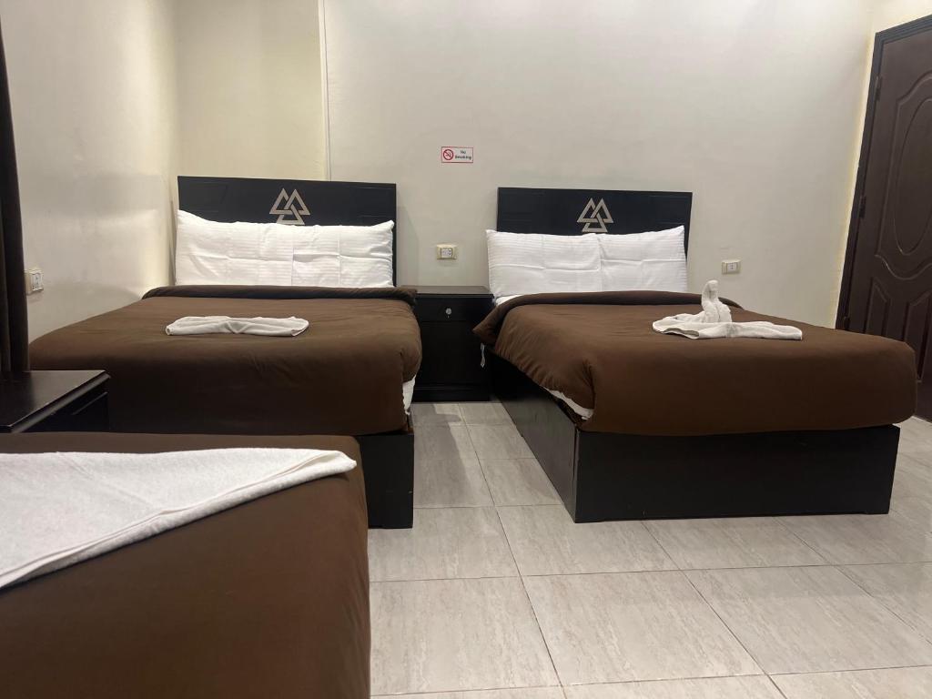 Postel nebo postele na pokoji v ubytování Magic Pyramids Hotel