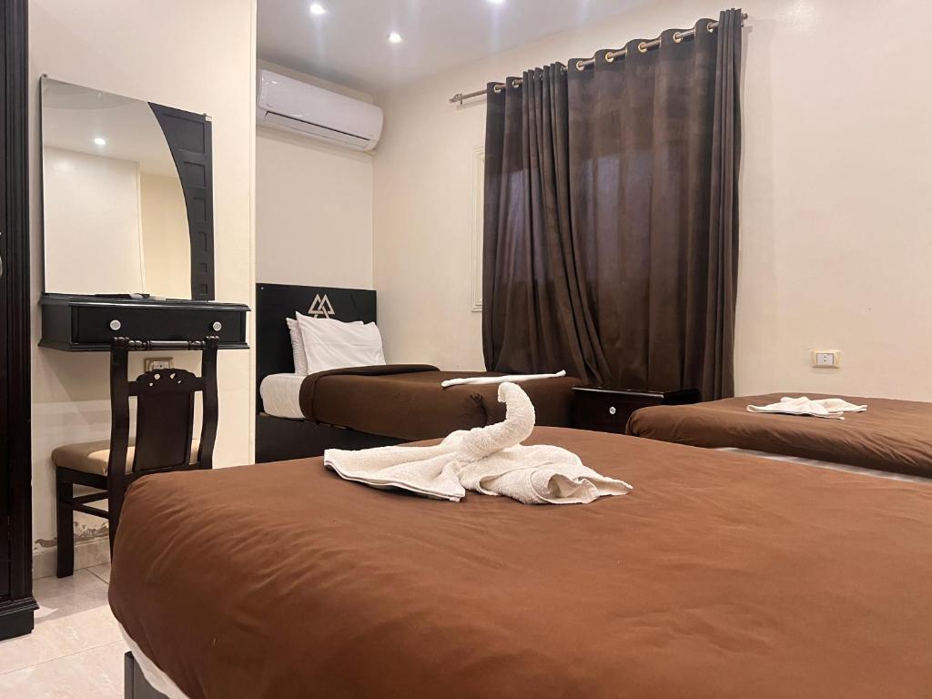 Postel nebo postele na pokoji v ubytování Magic Pyramids Hotel