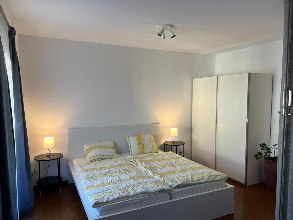 Ένα ή περισσότερα κρεβάτια σε δωμάτιο στο Locarno: Casa Lido