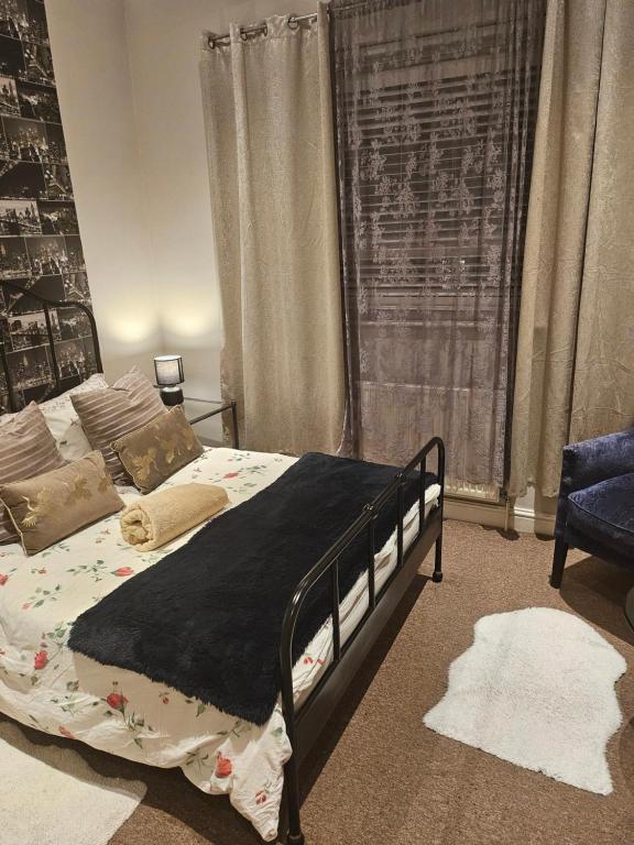 Ένα ή περισσότερα κρεβάτια σε δωμάτιο στο Cosy apartment in Bristol