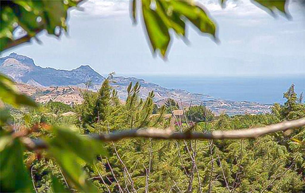 Amazing Home In Piedimonte Etneo With Sauna - Vakantiehuis Met 5 Slaapkamers