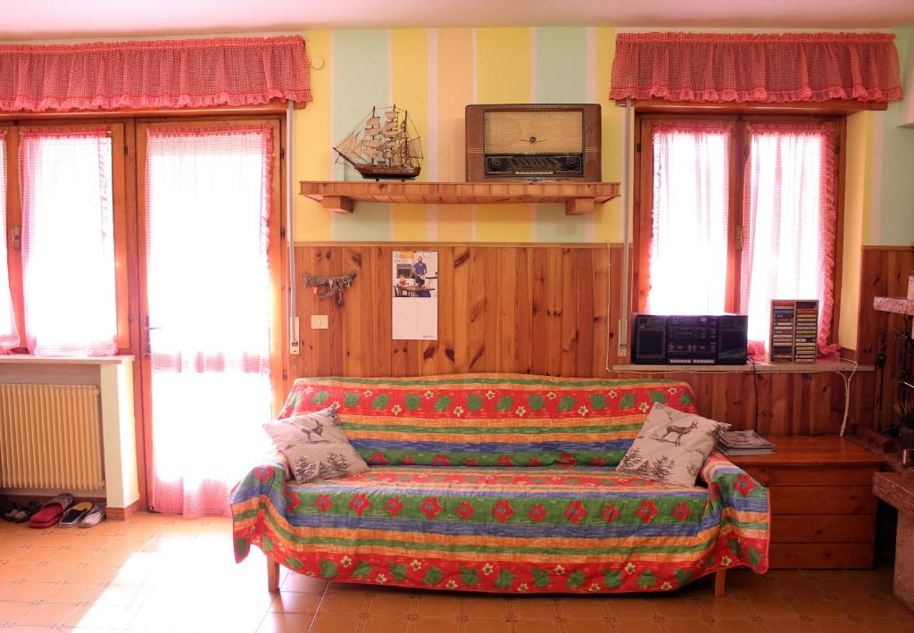a living room with a couch and a tv at Discover Italy in Tignes