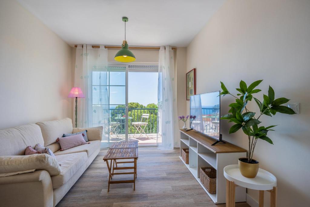Televízia a/alebo spoločenská miestnosť v ubytovaní Balcones de Benalmadena