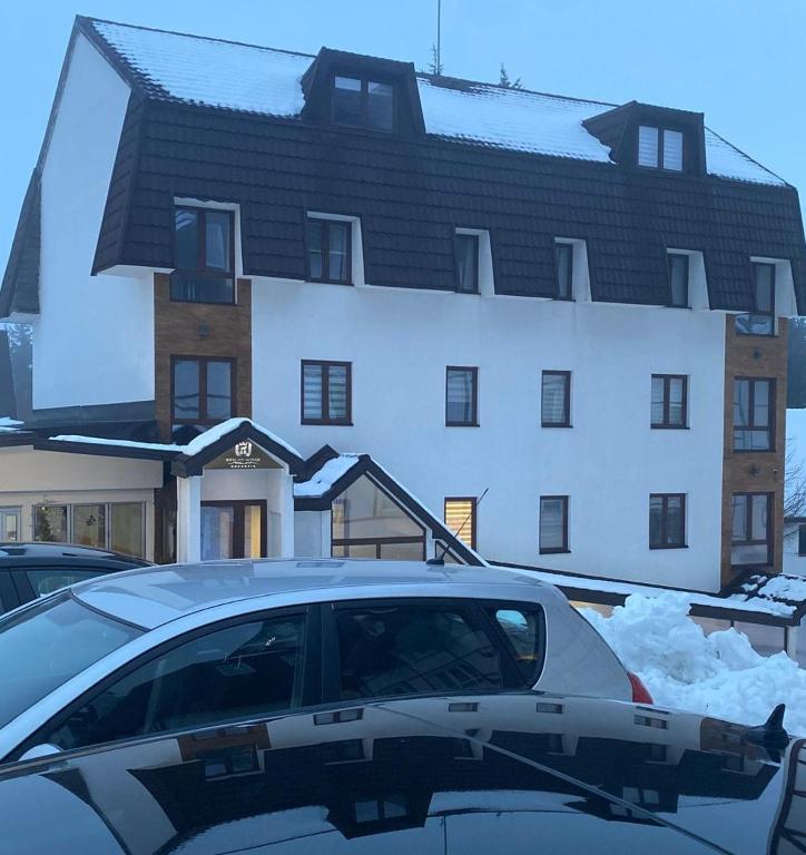 Budova, kde se aparthotel nachází
