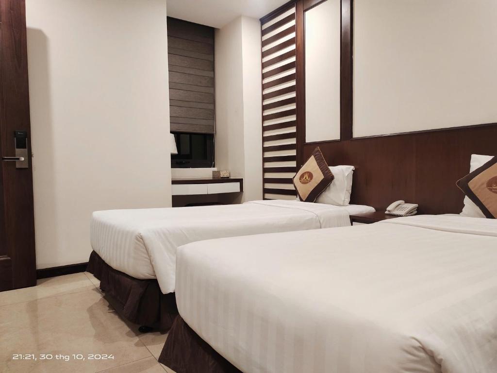 Postel nebo postele na pokoji v ubytování Marina Hotel Ha Noi
