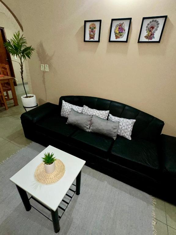 Posezení v ubytování Apartamento con piscina, terraza y parking en las cercanías de Asunción