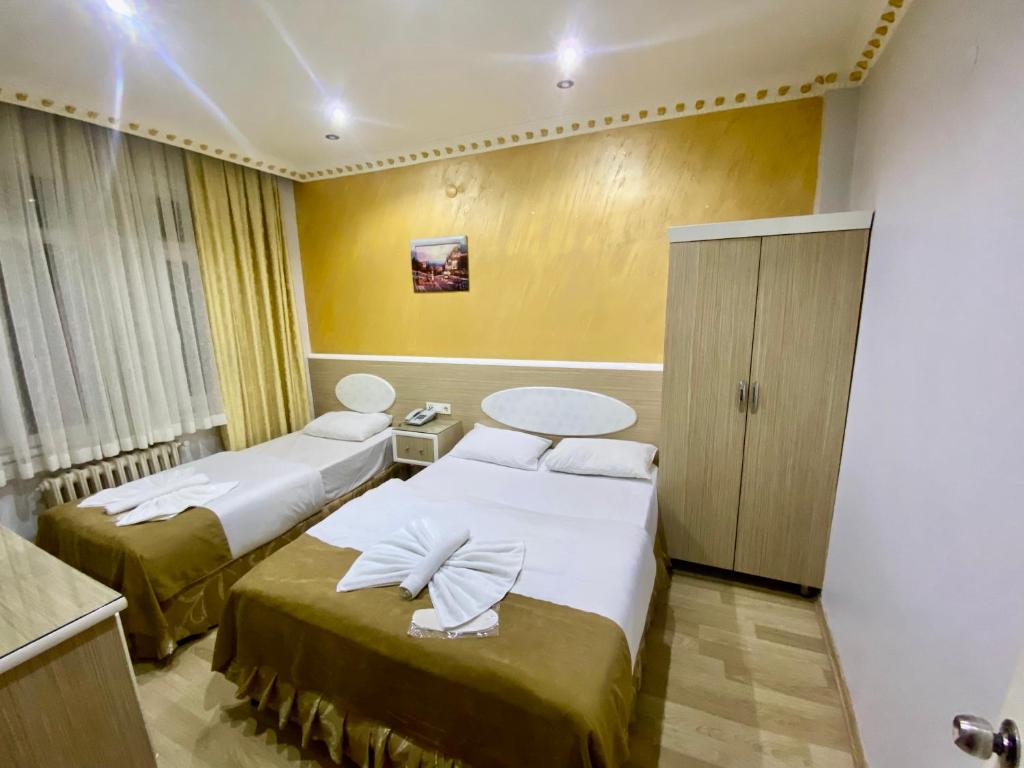 Postel nebo postele na pokoji v ubytování Grand Oral Hotel