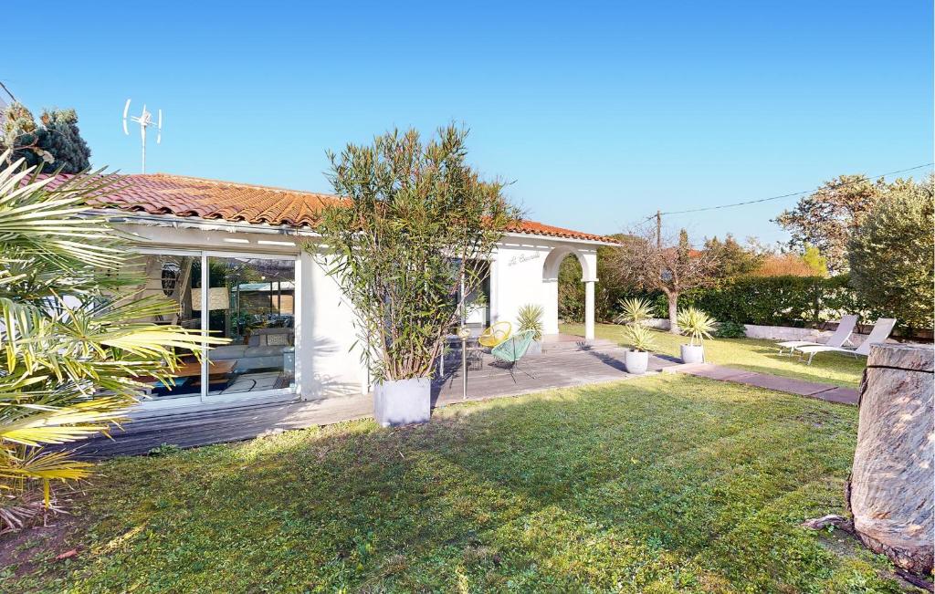 Photo de la galerie de l'établissement Gorgeous Home In Saint-Georges-De-Didon, à Saint-Georges-de-Didonne