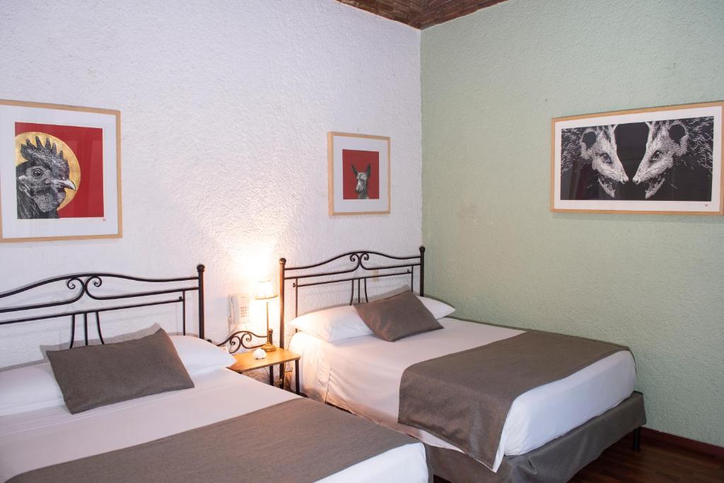 Postel nebo postele na pokoji v ubytování Pórtico Hotel & Galería