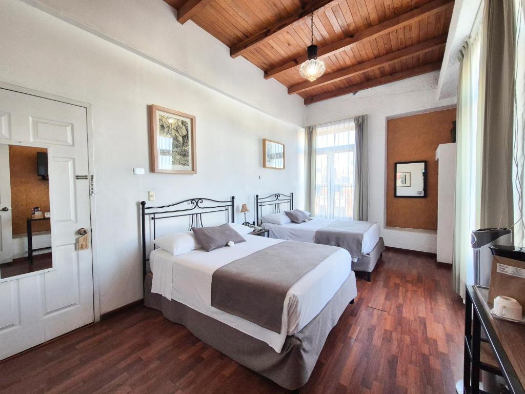 Postel nebo postele na pokoji v ubytování Pórtico Hotel & Galería