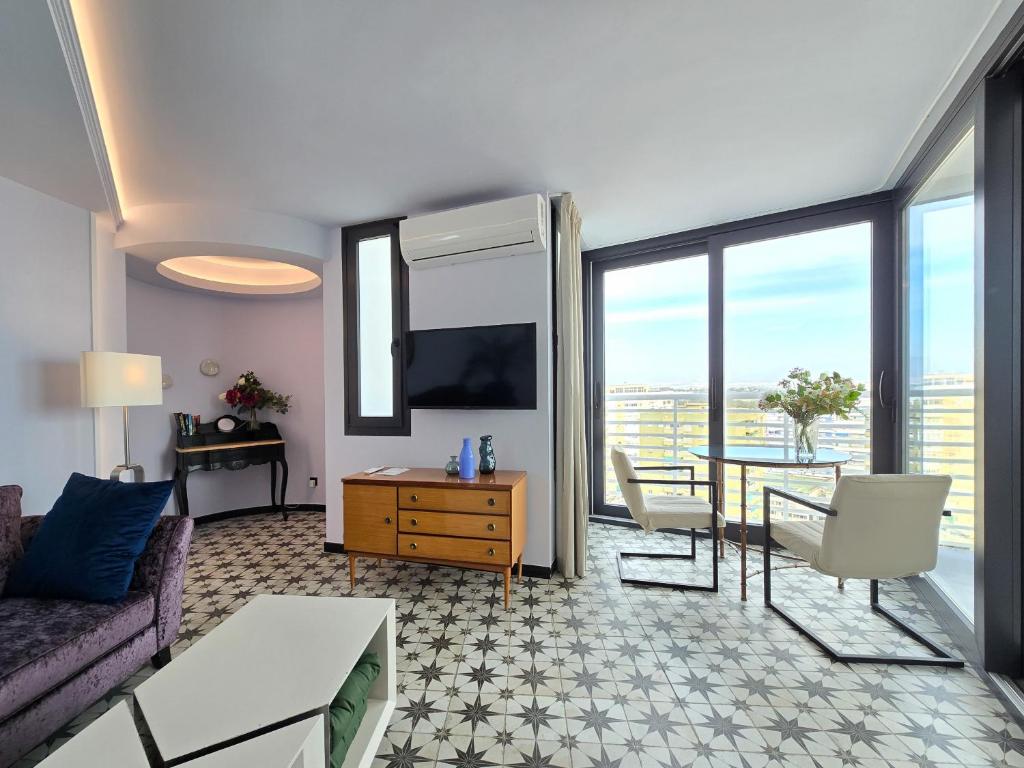 TV a/nebo společenská místnost v ubytování Special Sky Suite - Sea & Mountain Views- Torremolinos Center