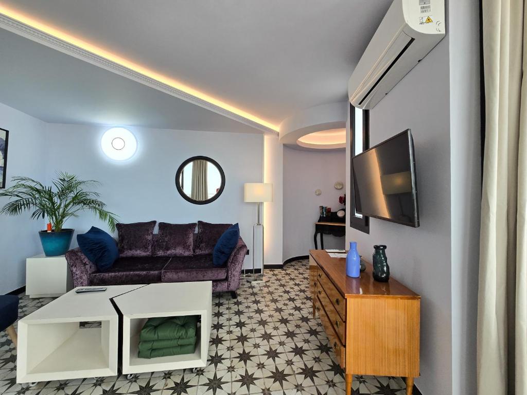 TV a/nebo společenská místnost v ubytování Special Sky Suite - Sea & Mountain Views- Torremolinos Center