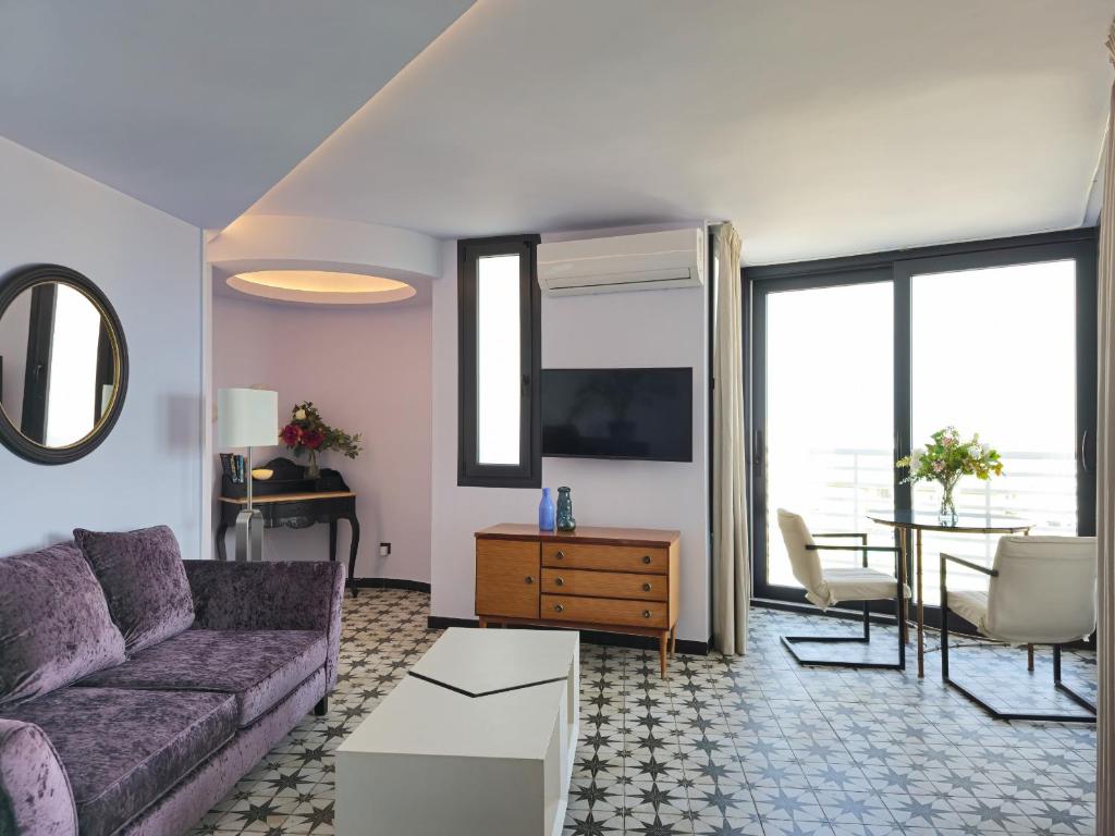 TV a/nebo společenská místnost v ubytování Special Sky Suite - Sea & Mountain Views- Torremolinos Center