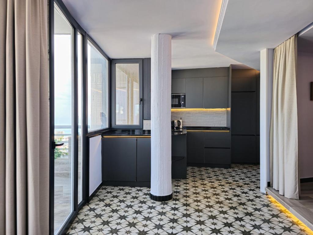 Kuchyň nebo kuchyňský kout v ubytování Special Sky Suite - Sea & Mountain Views- Torremolinos Center