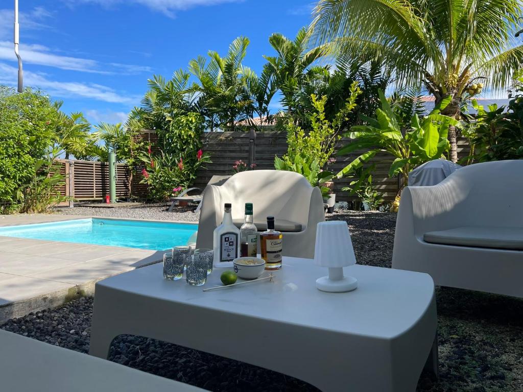 Bazén v ubytování Villa Jalna Zamana 2 chambres piscine privée jardin nebo v jeho okolí
