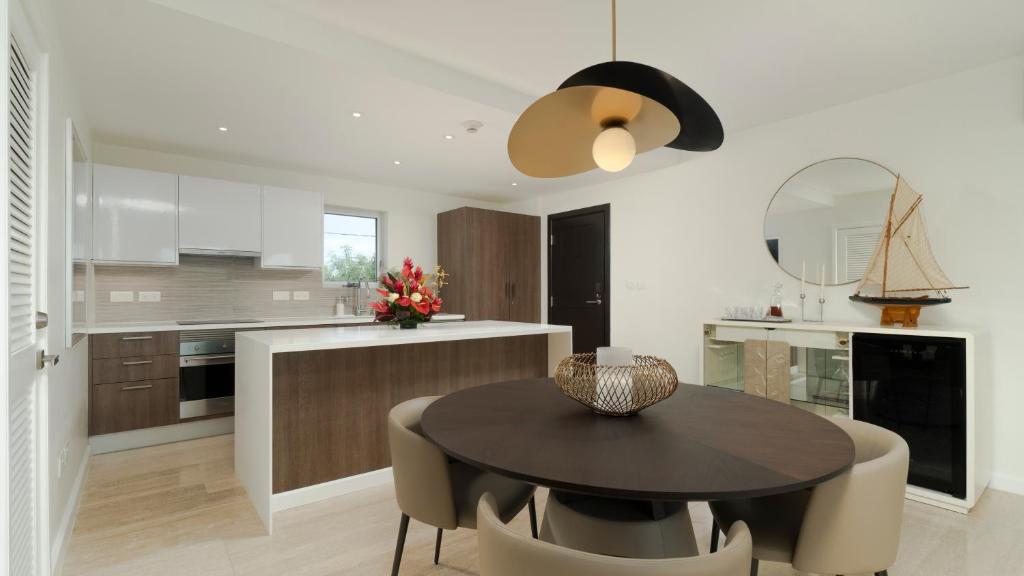 Kuchyň nebo kuchyňský kout v ubytování Amethyst Ocean View Condo
