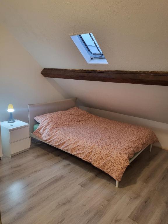 Postel nebo postele na pokoji v ubytování Enrike room 2