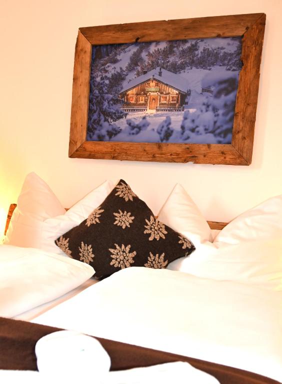 A bed or beds in a room at Haus Herz