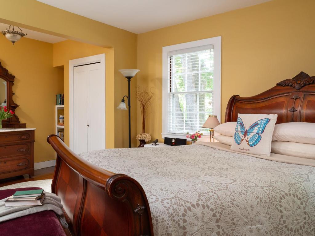 Devonfield Inn - 