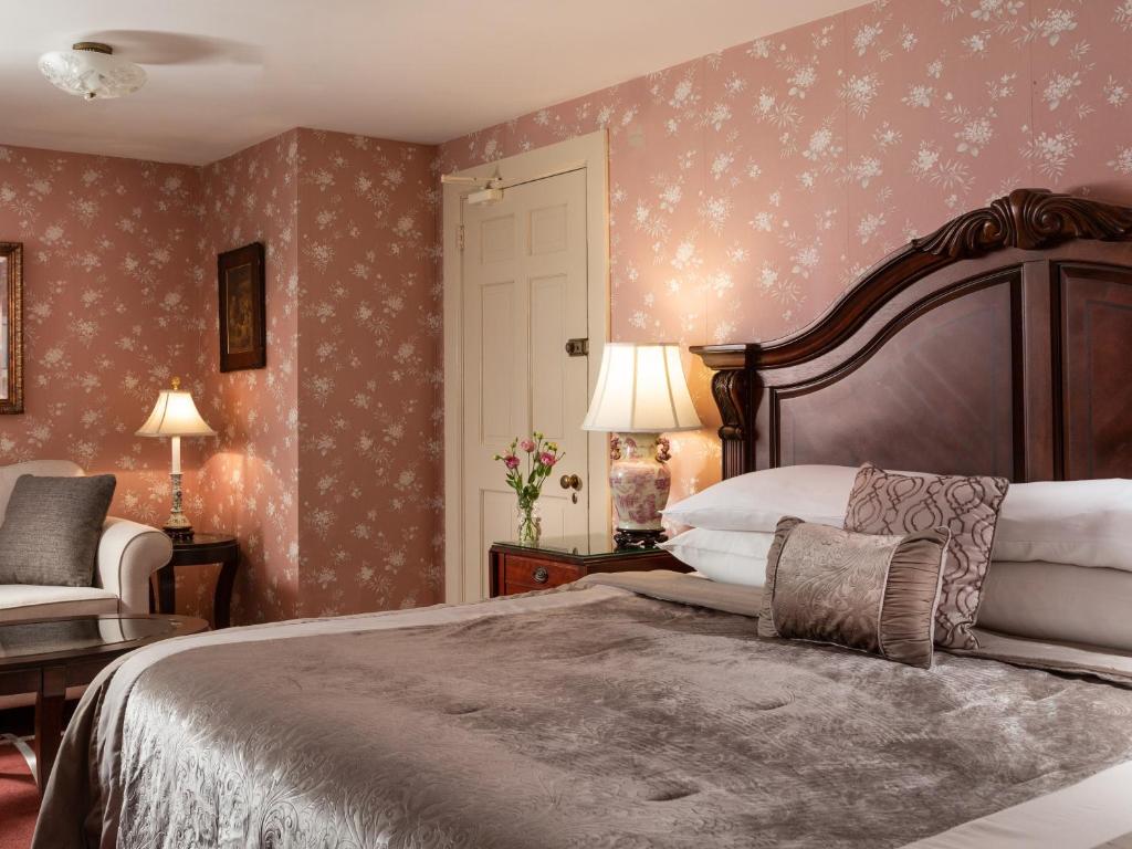 Devonfield Inn - 