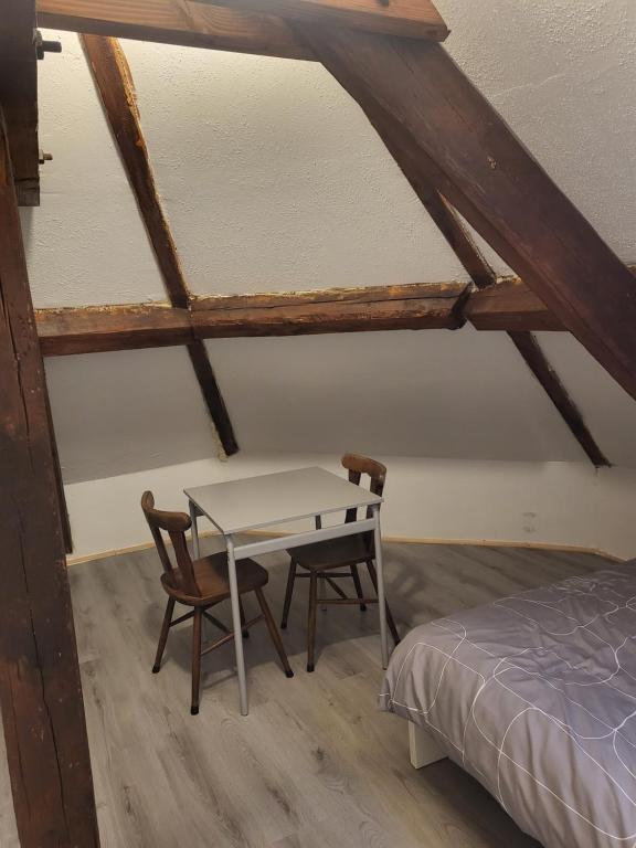 Postel nebo postele na pokoji v ubytování Enrike room 3