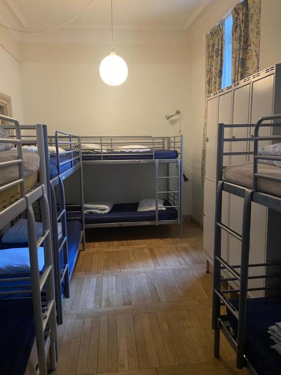 Postel nebo postele na pokoji v ubytování Dockside Hostel