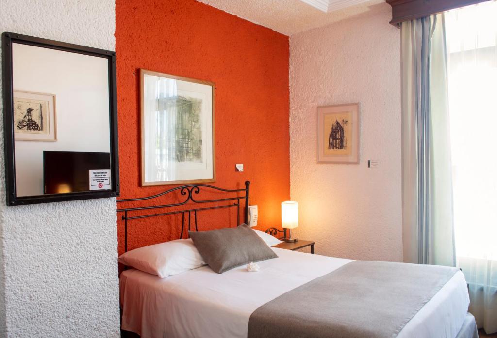 Postel nebo postele na pokoji v ubytování Pórtico Hotel & Galería