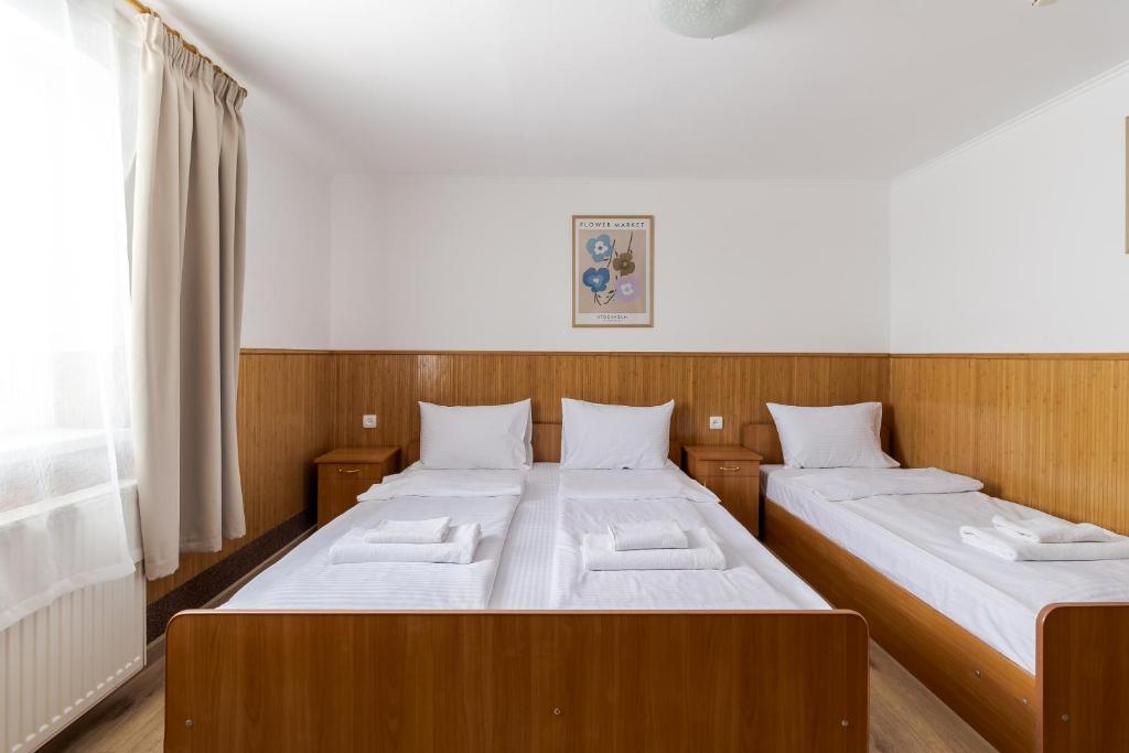 Postel nebo postele na pokoji v ubytování Robert Hotel