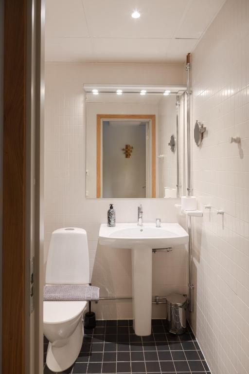 Koupelna v ubytování Hotell Valsaren