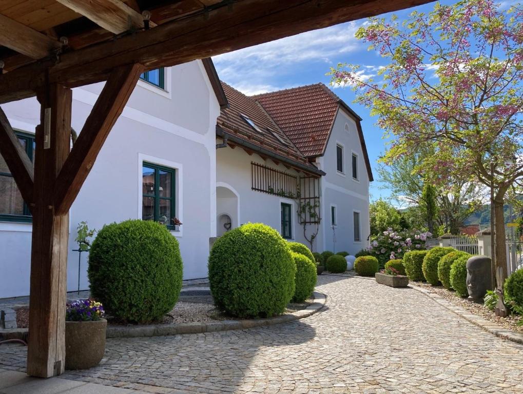 Vonkajšia záhrada v ubytovaní Landhaus Rossatz