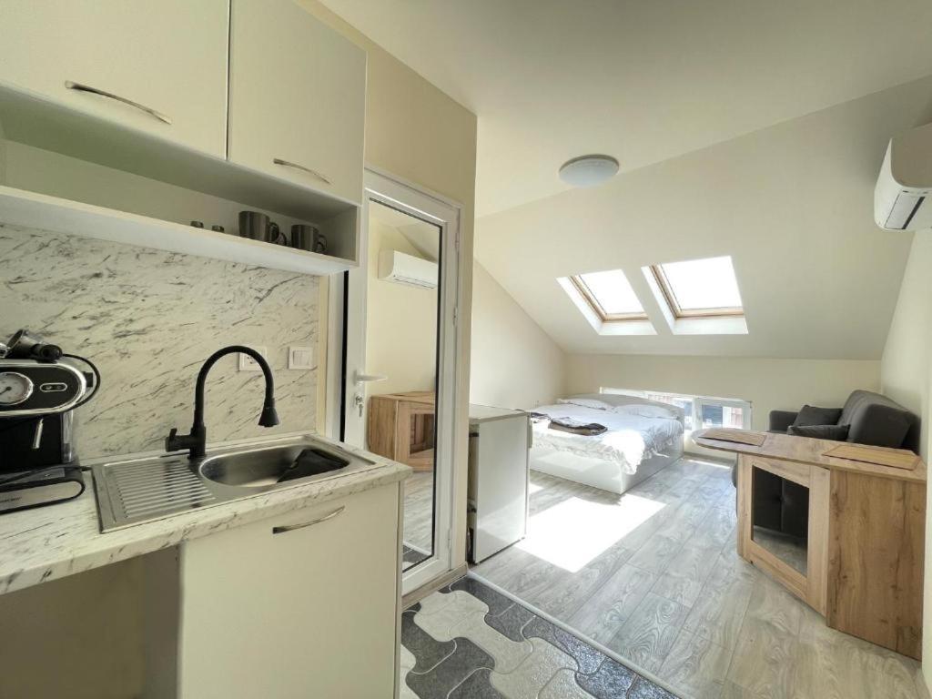 Nhà bếp/bếp nhỏ tại Varna Centre Apartment 2