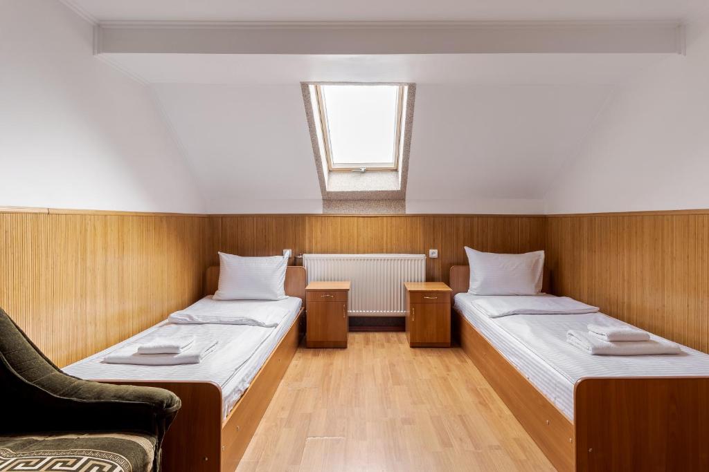 Postel nebo postele na pokoji v ubytování Robert Hotel