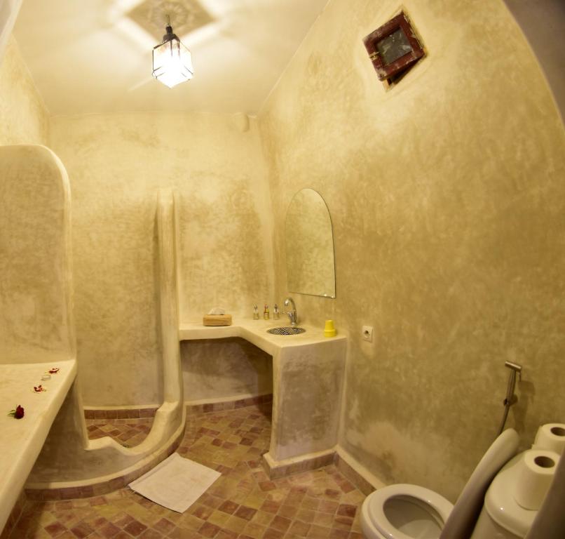 Koupelna v ubytování Riad Iklil