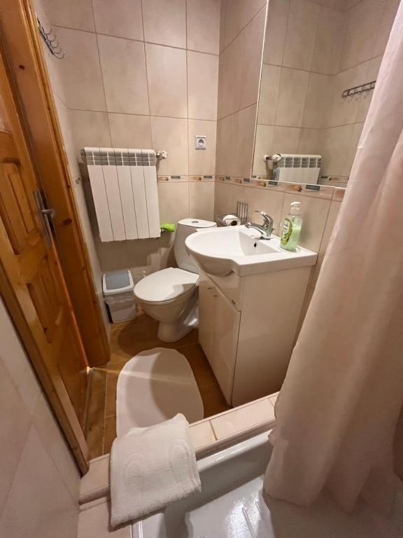 Kúpeľňa v ubytovaní Pokoje Gościnne Maria