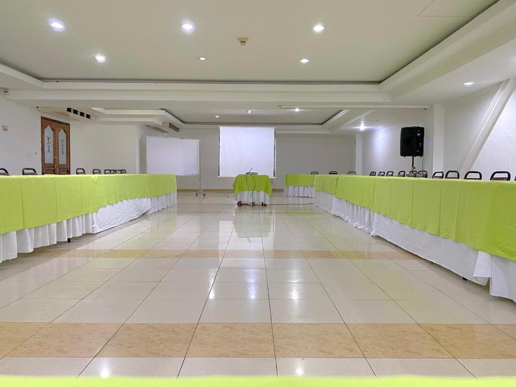Бизнес-центр и/или конференц-зал в TAMA Hotel Granada Real Cali