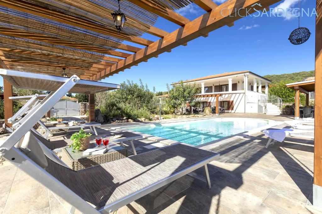 Πισίνα στο ή κοντά στο Alghero Villa Flamingo Luxury Resort with exclusive pool, gym and SPA