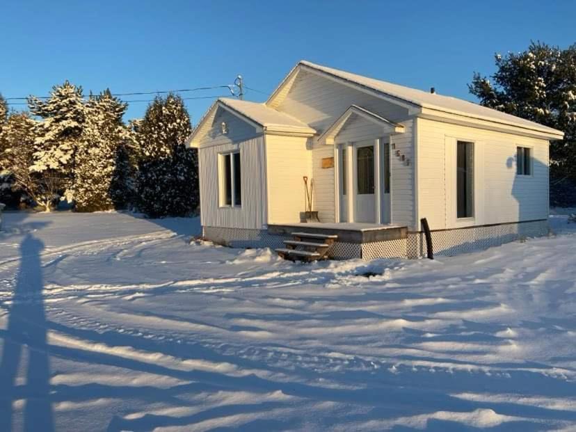 Le Gaston, chalet en campagne v zimě