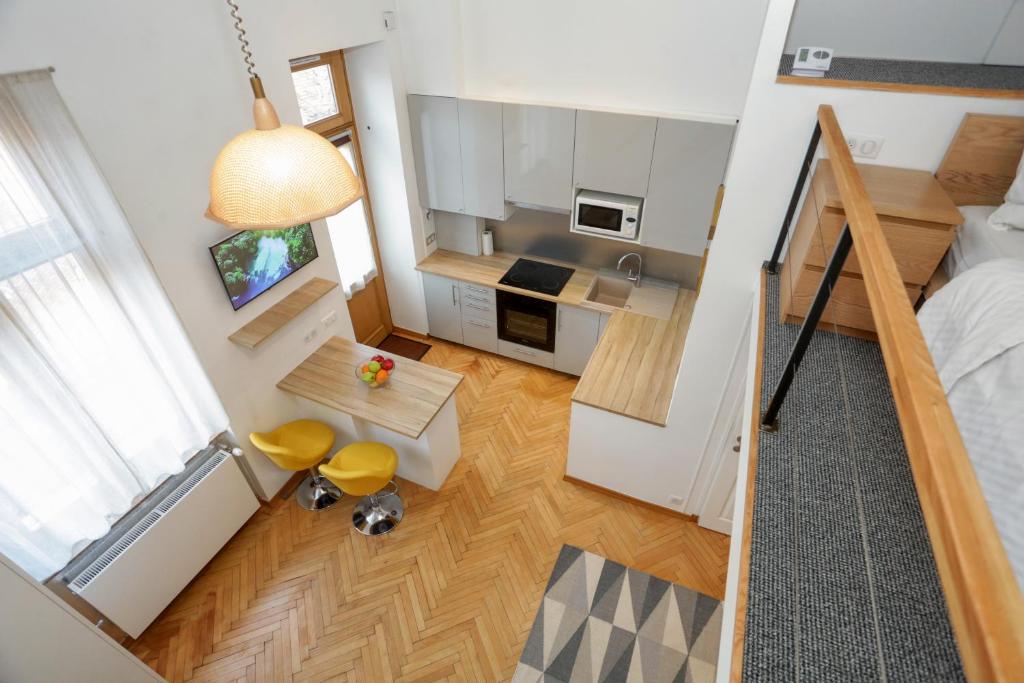 an overhead view of a small apartment with a kitchen at Ferdinand by NUX in Cluj-Napoca