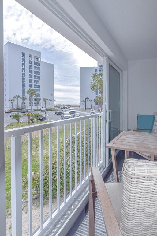 Ein Balkon oder eine Terrasse in der Unterkunft Shoreline Towers #3022