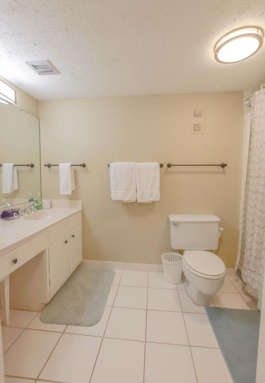 Ein Badezimmer in der Unterkunft Shoreline Towers #3022