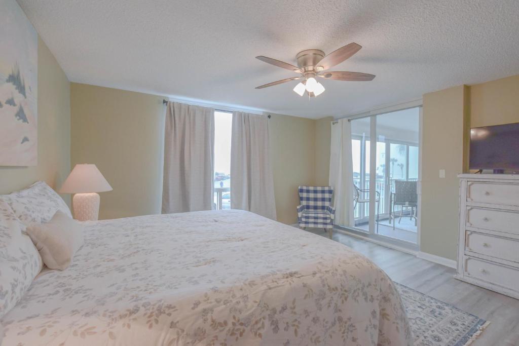 Ein Bett oder Betten in einem Zimmer der Unterkunft Shoreline Towers #3022