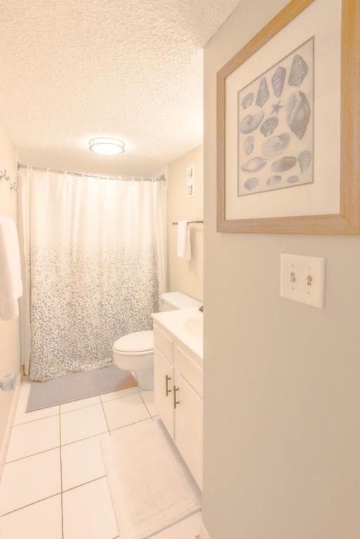 Ein Badezimmer in der Unterkunft Shoreline Towers #3022