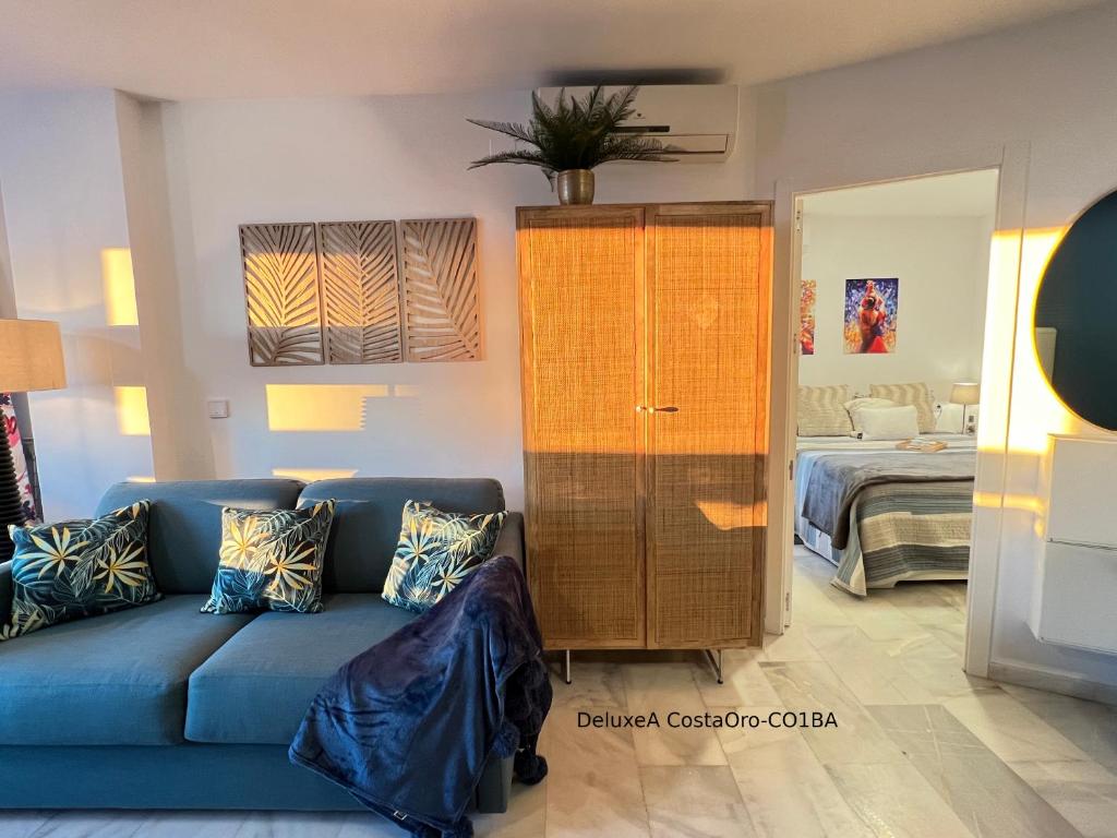 Część wypoczynkowa w obiekcie Primera línea playa Apart 1 Bed CostaOro-CO1BA DELUXE Seafront ó Loft-Studio CostaOro-CO1BB STANDARD