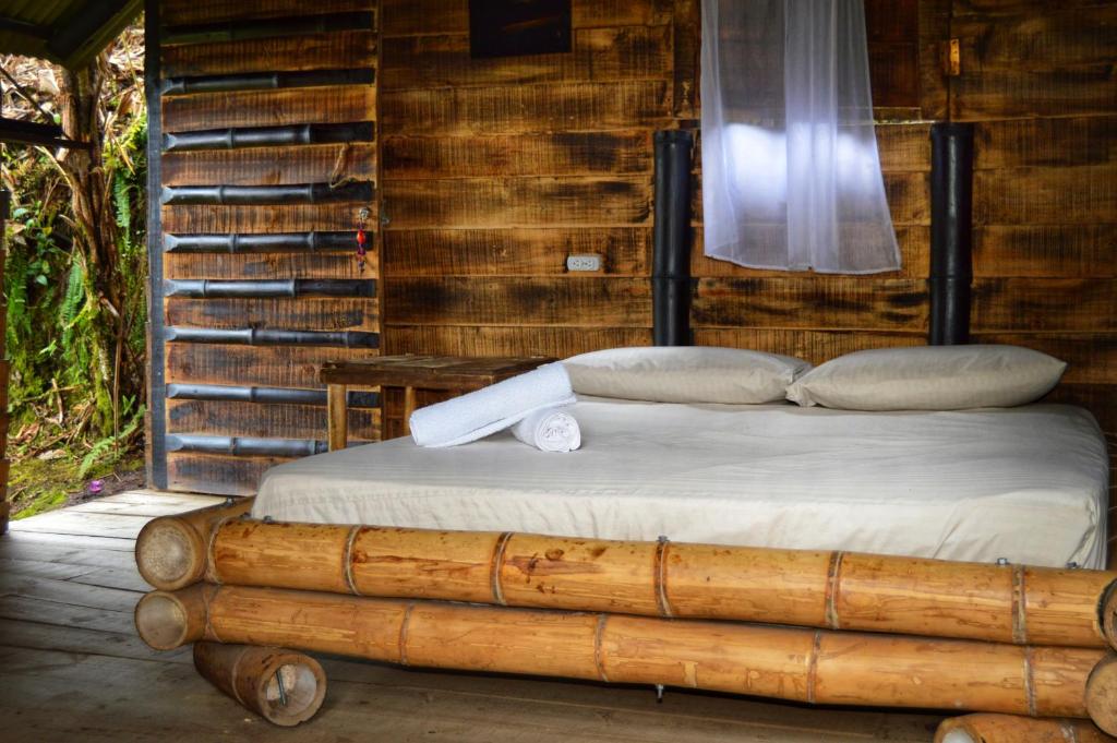 Postel nebo postele na pokoji v ubytování Cabañas Rusticas El Viejo Tambo