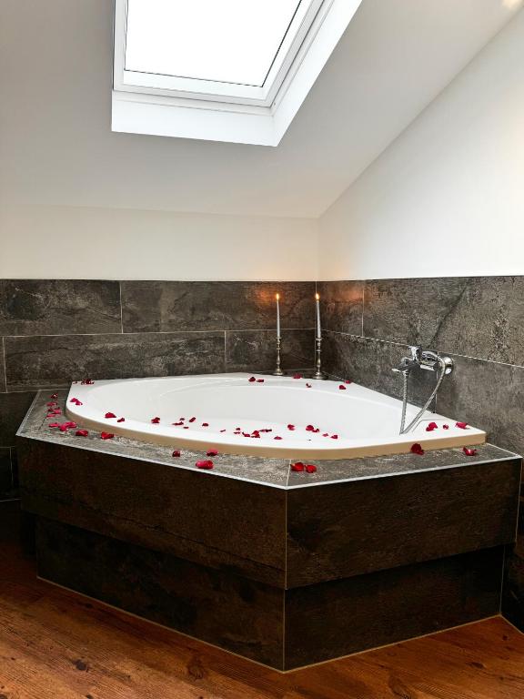 Koupelna v ubytování Galina's SAUNA-SPA!