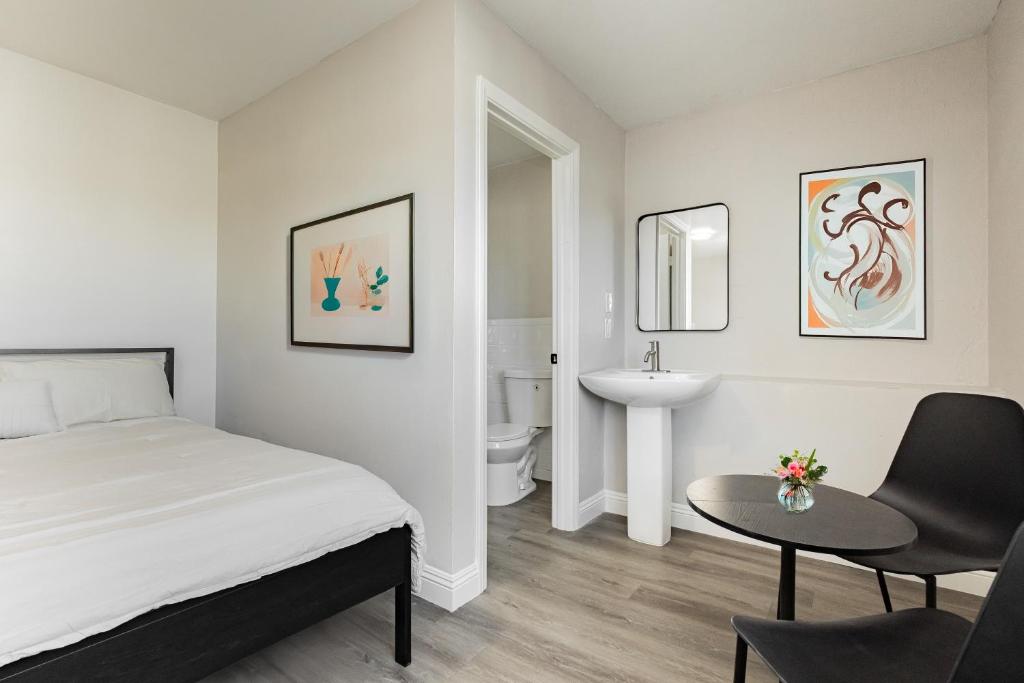 G Hotel photo