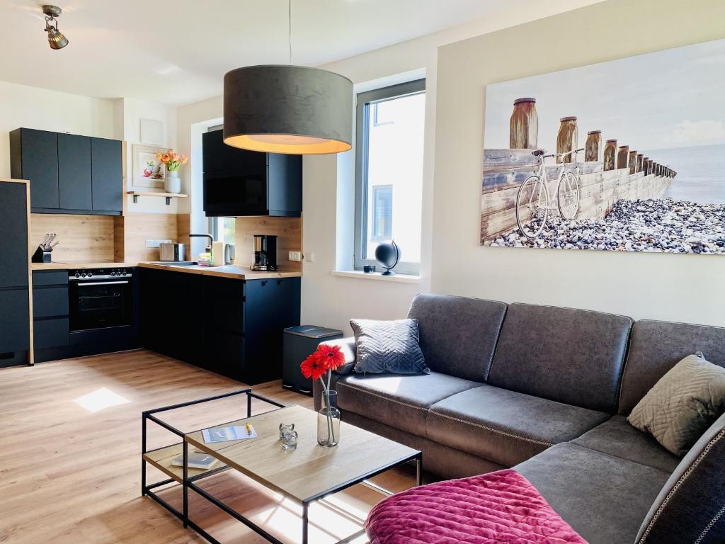 Posezení v ubytování Ferienwohnung Auszeit in den Parkvillen Carlota und Candela Baabe