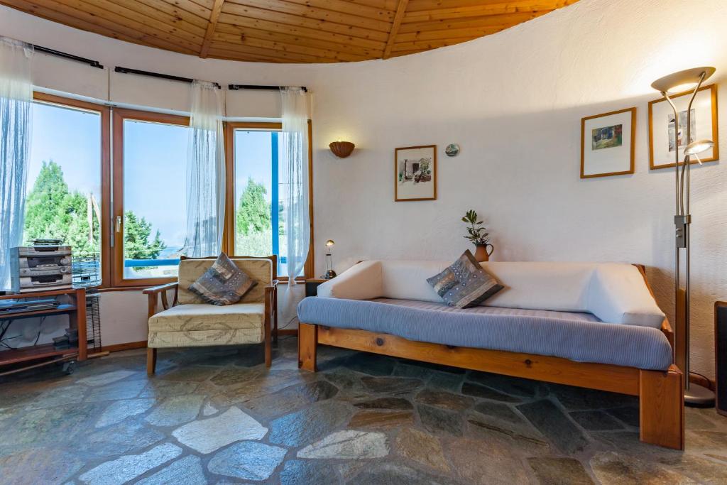 Et værelse på Karavos Sea View Apartments